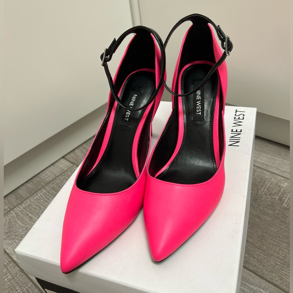 BRAND New Nine West ankle strap pump, pointed toe, hot pink, Size 5